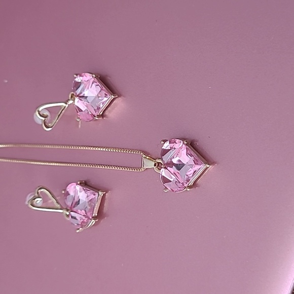 Life in Pink  earrings and necklace set - Picture 4 of 9